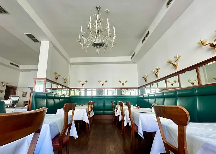 Otel Apartment 4*