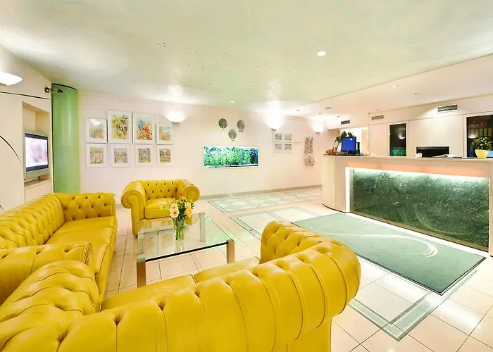 Otel Apartment 4*